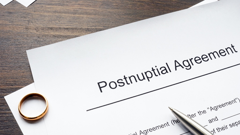 Postnuptial agreement form and golden ring